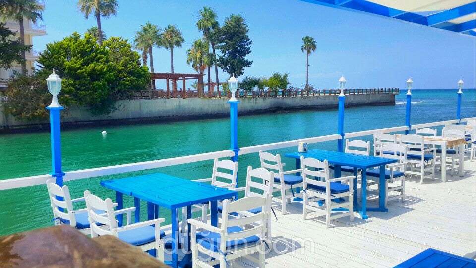 Rhossus Cafe & Restaurant