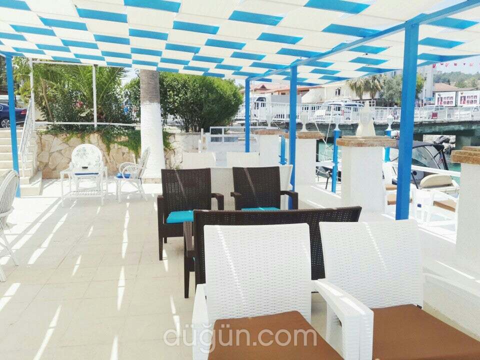 Rhossus Cafe & Restaurant