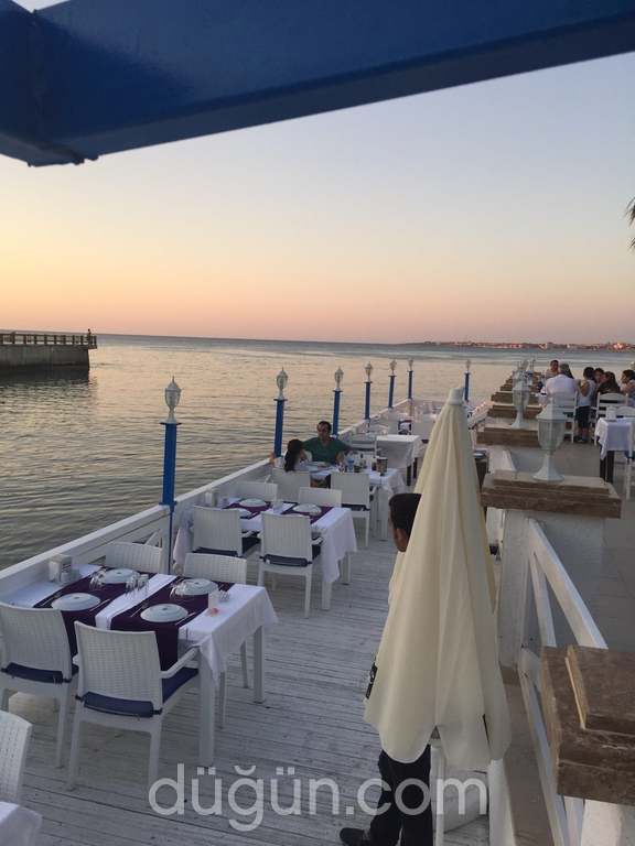 Rhossus Cafe & Restaurant