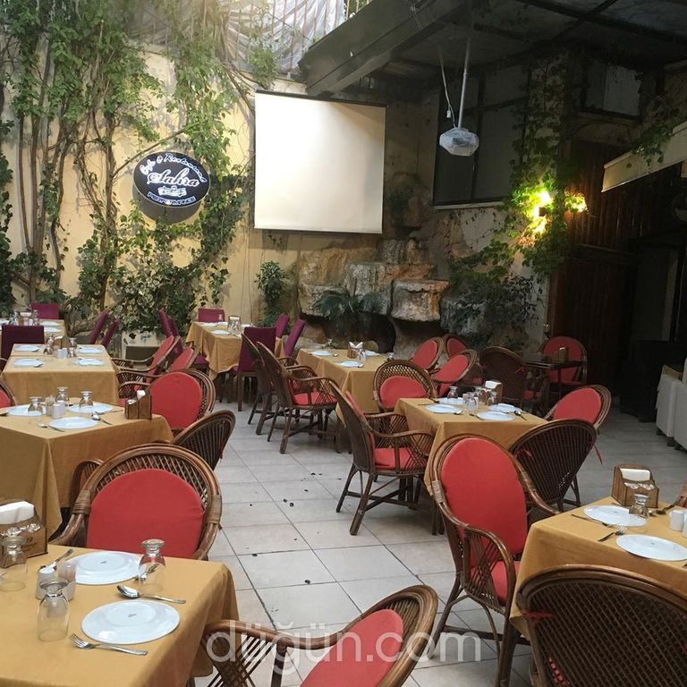 Sahra Cafe & Restaurant