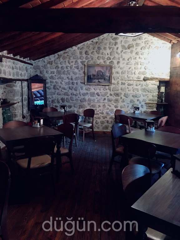 La Mistik Cafe & Restaurant