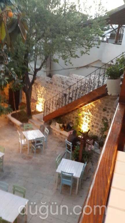 La Mistik Cafe & Restaurant