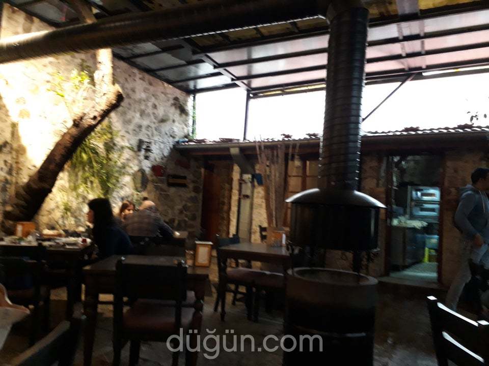 La Mistik Cafe & Restaurant