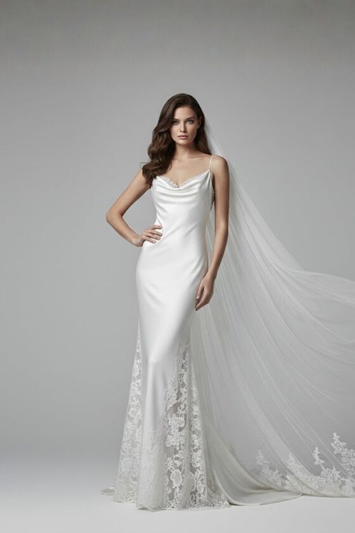 Celmira  Balık Kesim Sırt Dekolteli V Yaka Gelinlik 4