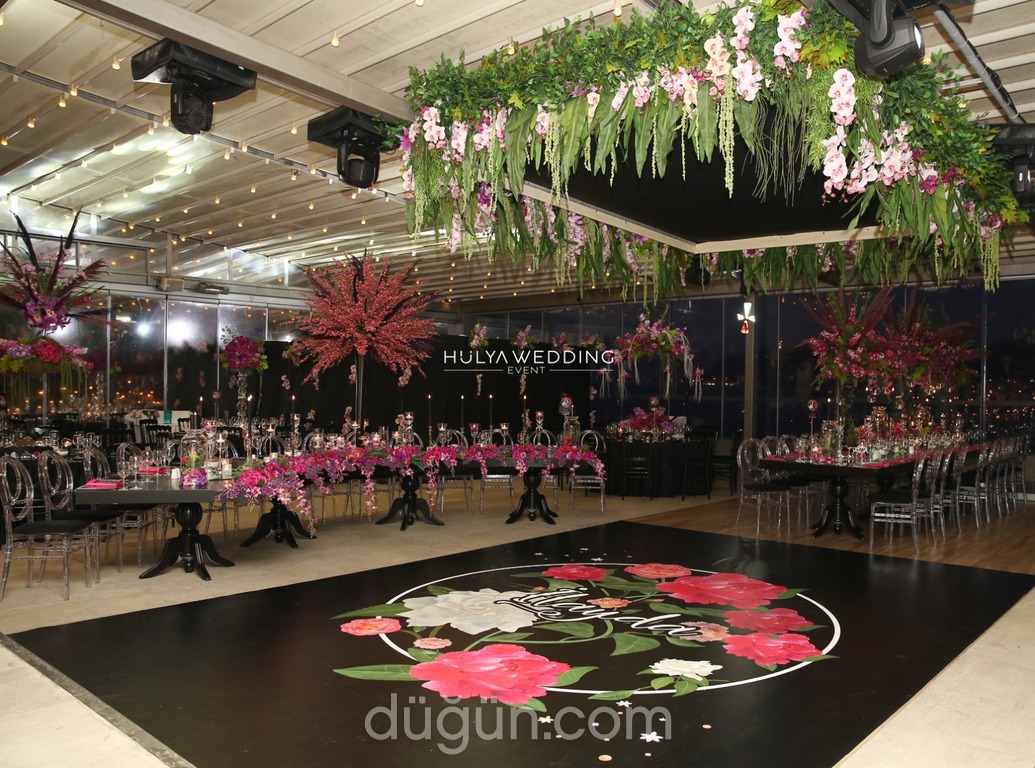 Çiçek Temalı Otel Düğünü