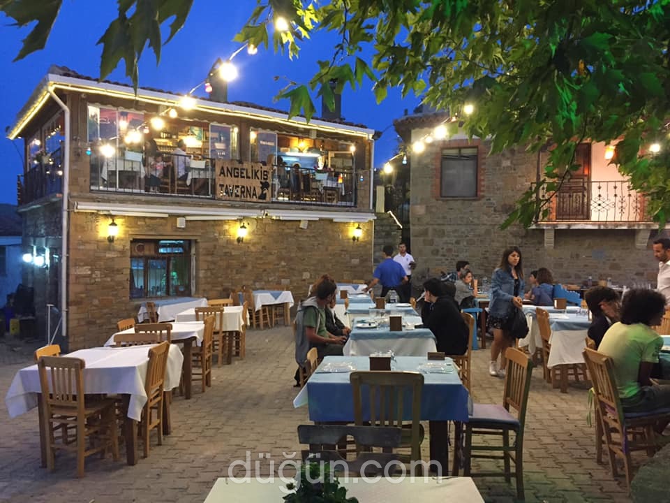 To Steki Tis Angelikis