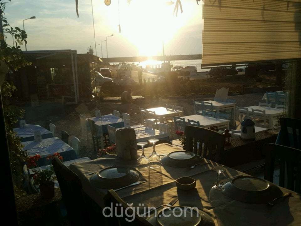 Helen Rum Tavernası