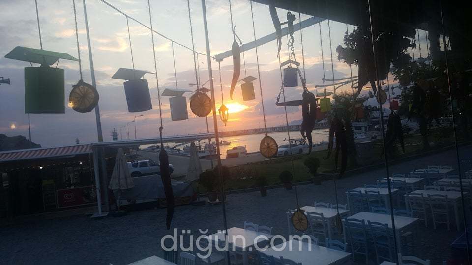 Helen Rum Tavernası