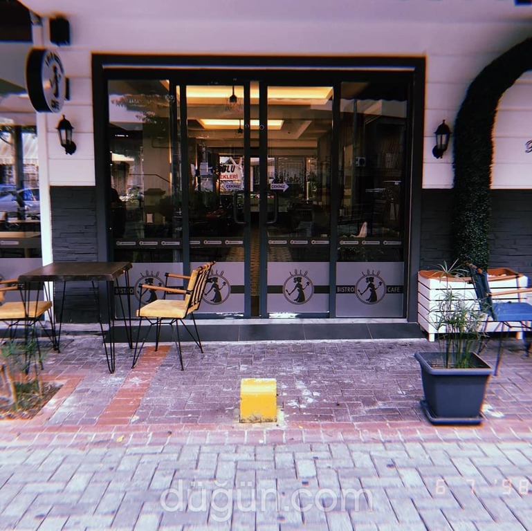 Lülü Bistro Cafe