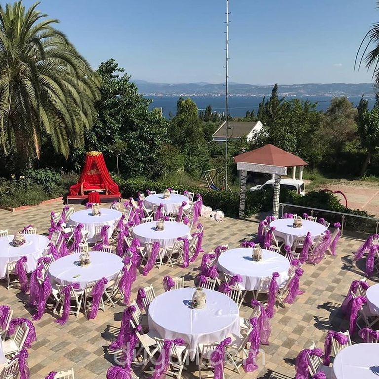 Tinya Cafe & Restaurant