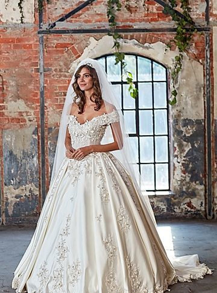 O257  Prenses Kesim Sırt Dekolteli Düşük Omuz Gelinlik