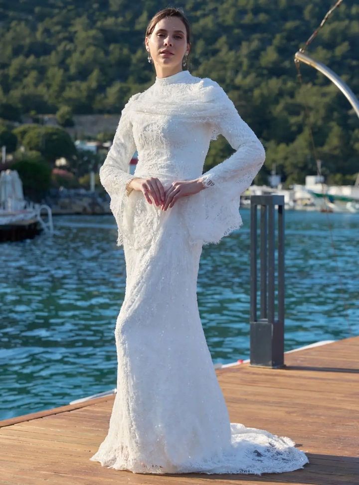 Hakim Yaka Dantel İşlemeli Gelinlik
