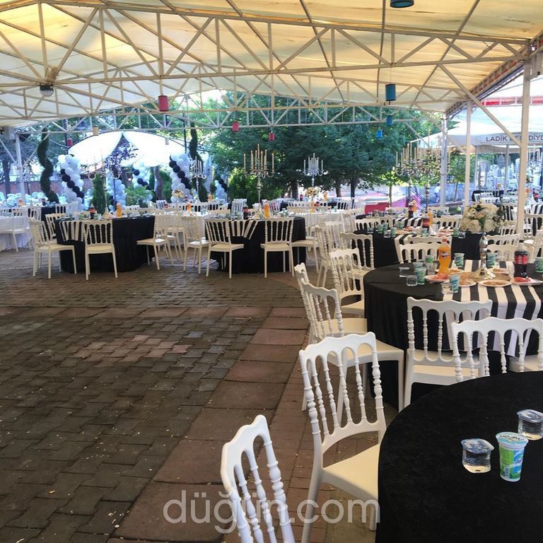 Tomurcuk Cafe