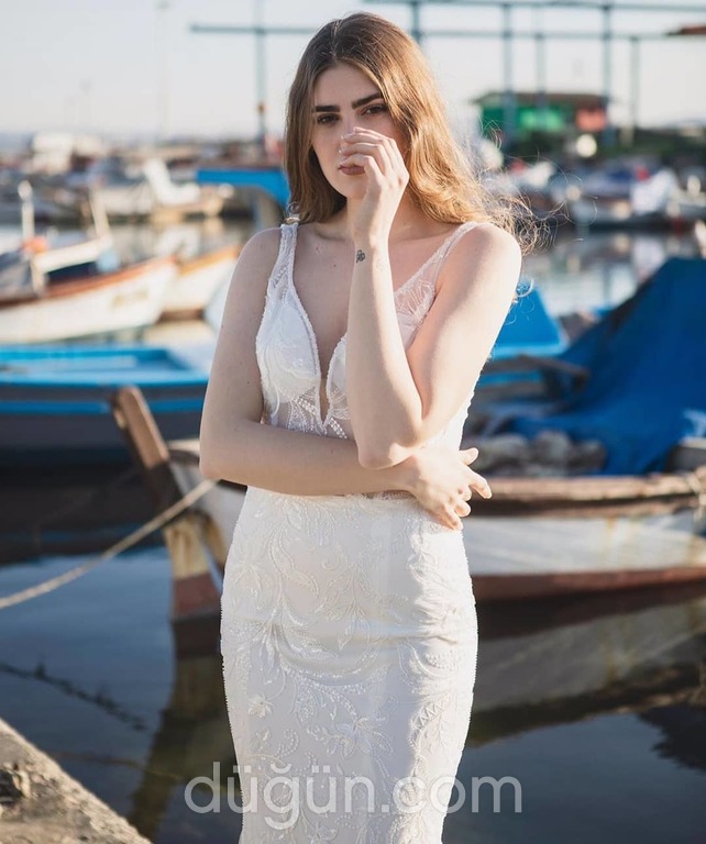 V Yaka Gelinlikler