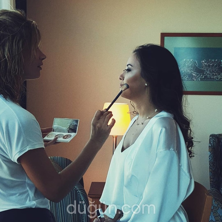 Make Up Artist Dilay Akgün