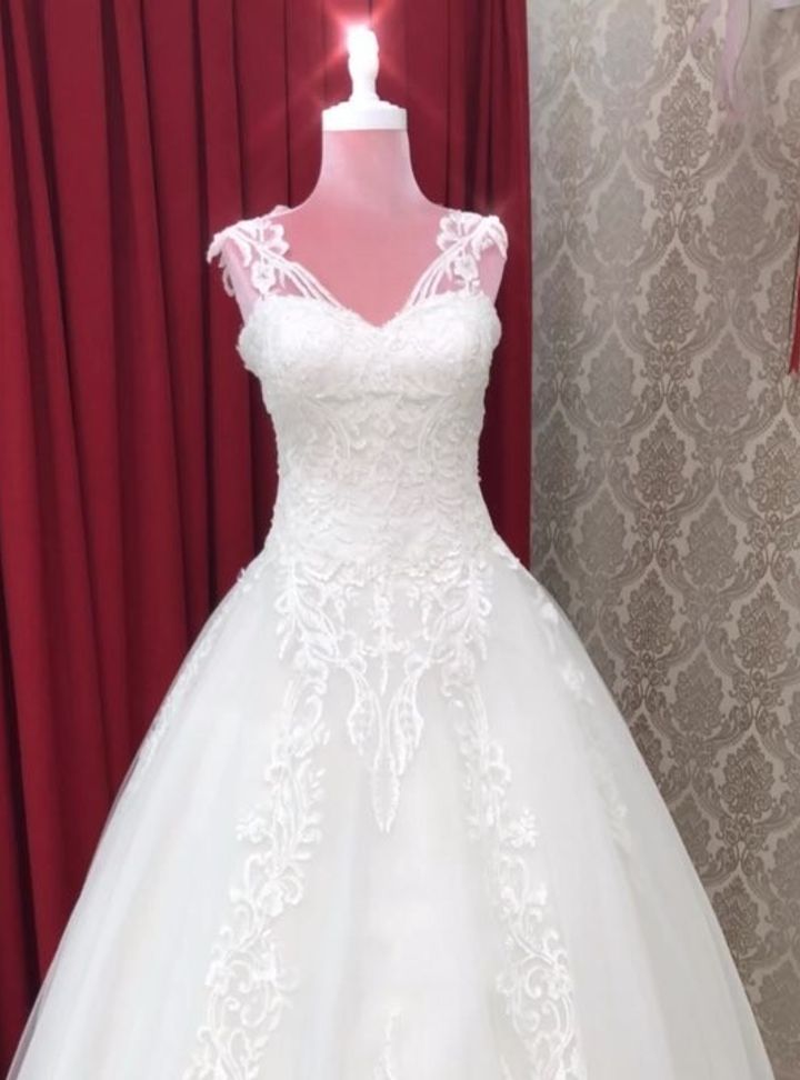 BAH 59 A Kesim V Yaka Romantik Gelinlik