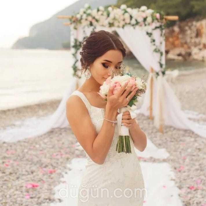 Make Up Artist Elif Deniz