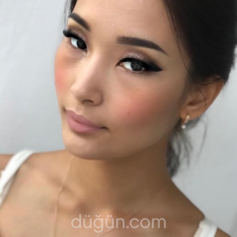 Make Up Artist Elif Deniz