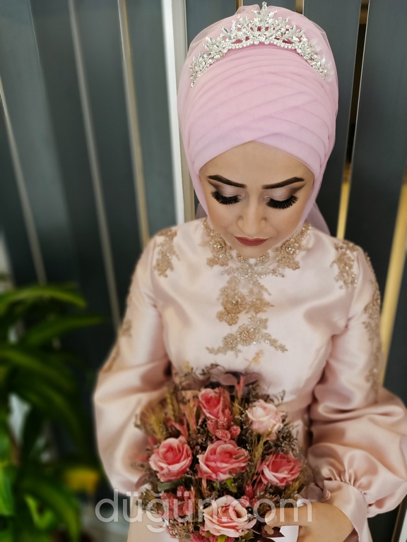 Melek Akkaya Saç Tasarım