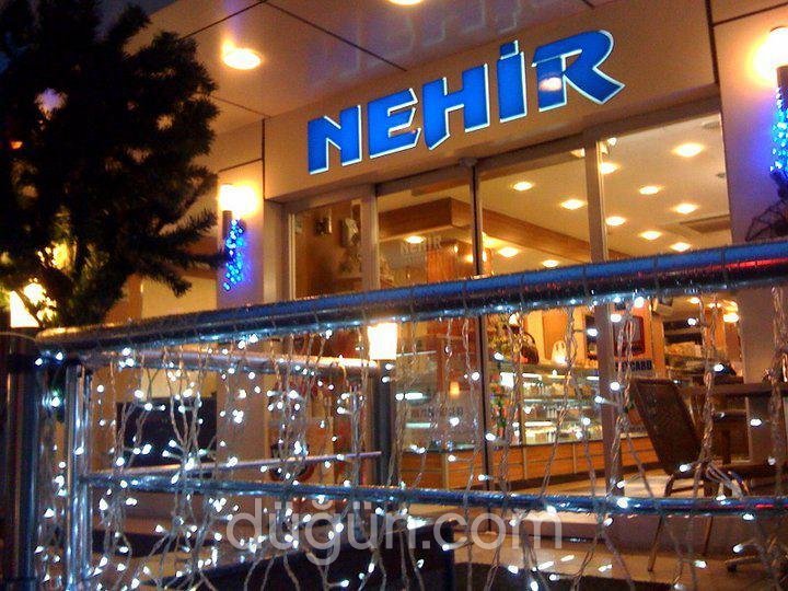 Nehir Pastaneleri