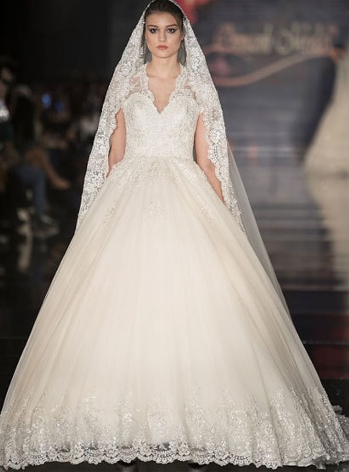 OG-1650  Prenses Kesim V Yaka Göğüs Dekolteli Gelinlik