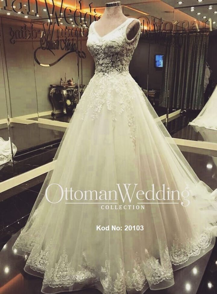 20103 Prenses Kesim Sırt Dekolteli V Yaka Gelinlik