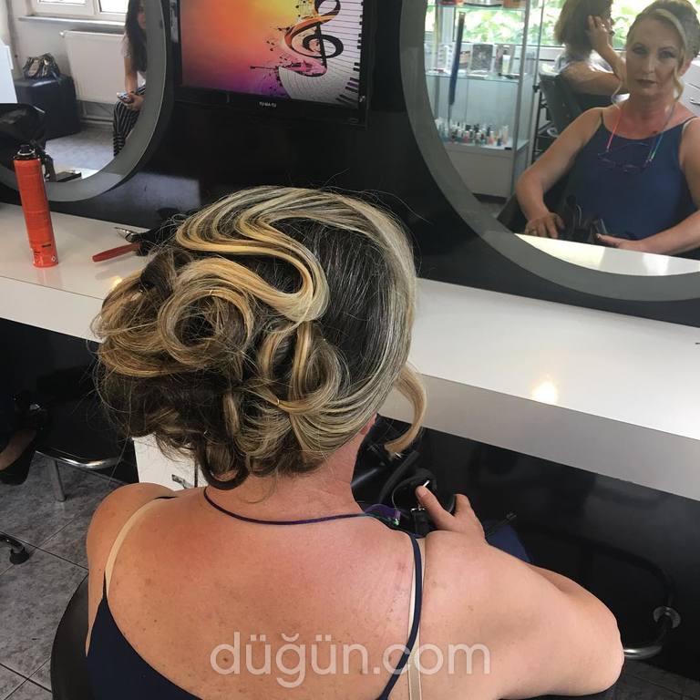 Q Plus Hair Coiffeur