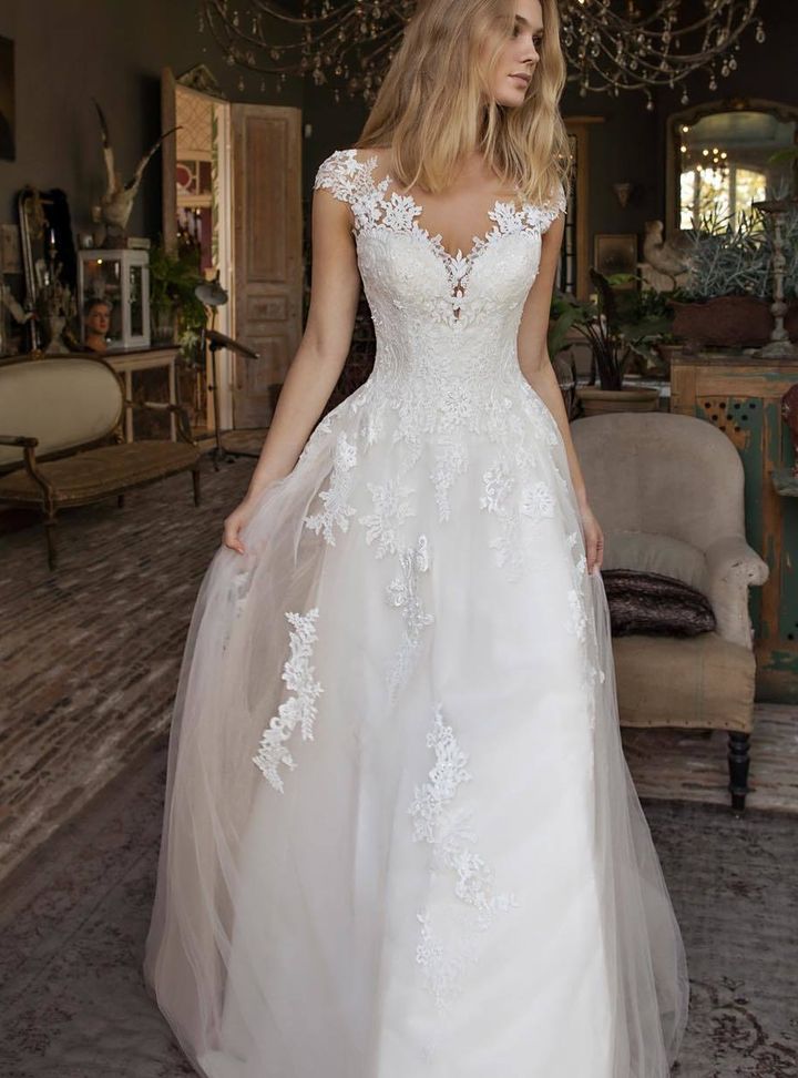 VZJ 72 V Yaka Modern Düz Kesim Gelinlik