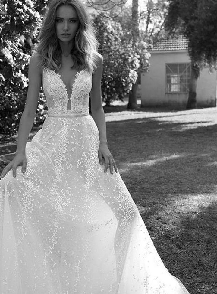 VZJ 47 V Yaka Düz Kesim Göğüs Dekolteli Gelinlik