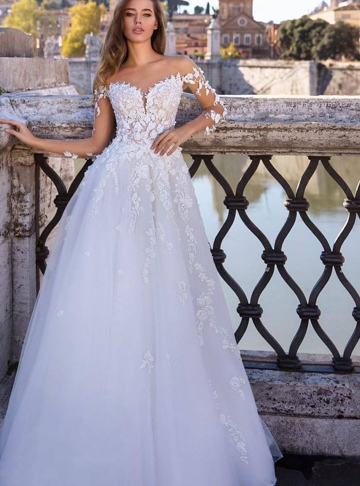 VZJ 74 A Kesim V Yaka Göğüs Dekolteli Gelinlik