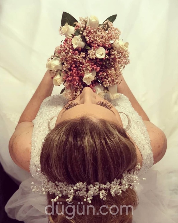 Lütfiye Ezlen le Professional Kuaför