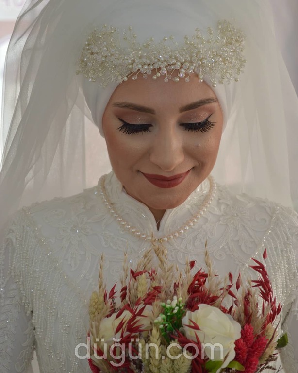 Lütfiye Ezlen le Professional Kuaför