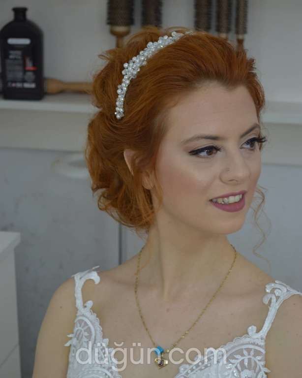 Lütfiye Ezlen le Professional Kuaför