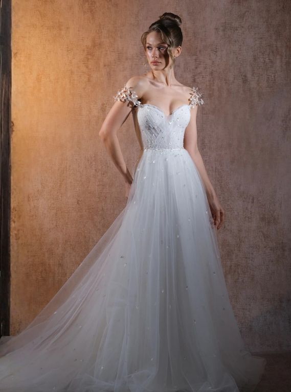 Düşük Omuzlu Simli Tül A Kesim Gelinlik 3