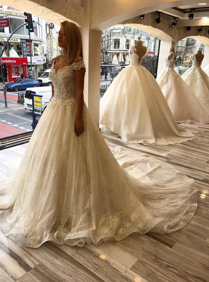 BDG 115 A Kesim Düşük Omuz Göğüs Dekolteli Gelinlik