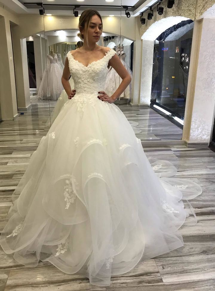 BDG 105 Prenses Kesim V Yaka Göğüs Dekolteli Gelinlik