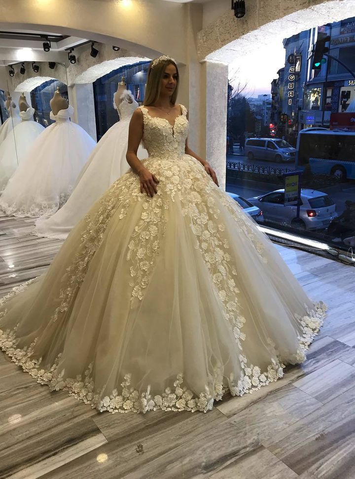 BDG 109 Prenses Kesim Sırt Dekolteli V Yaka Gelinlik