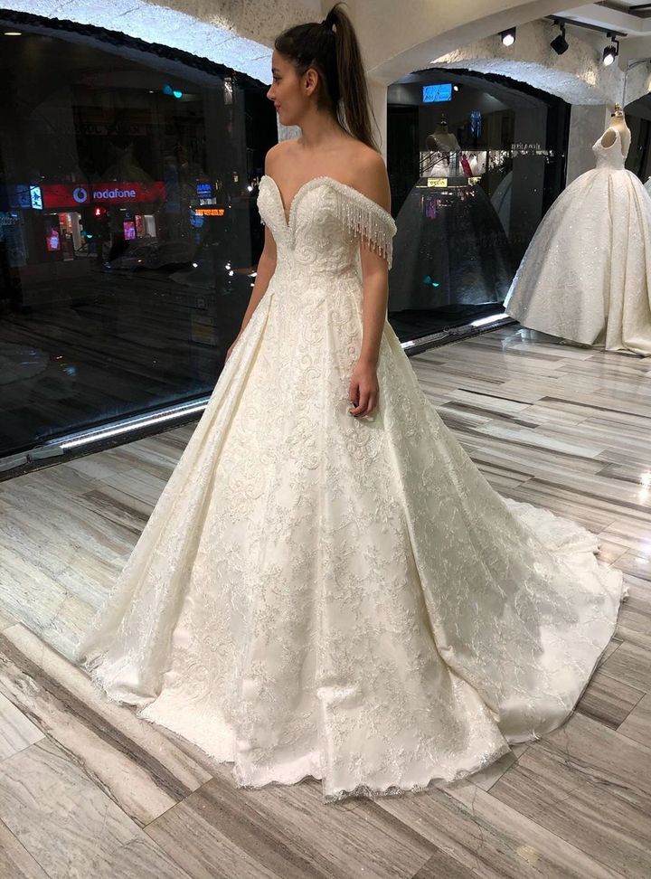 BDG 26 A Kesim Düşük Omuz Göğüs Dekolteli Gelinlik