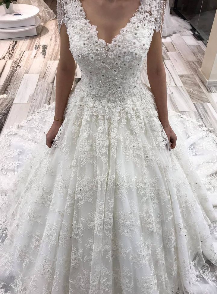 BDG 125 A Kesim Sırt Dekolteli Göğüs Dekolteli Gelinlik