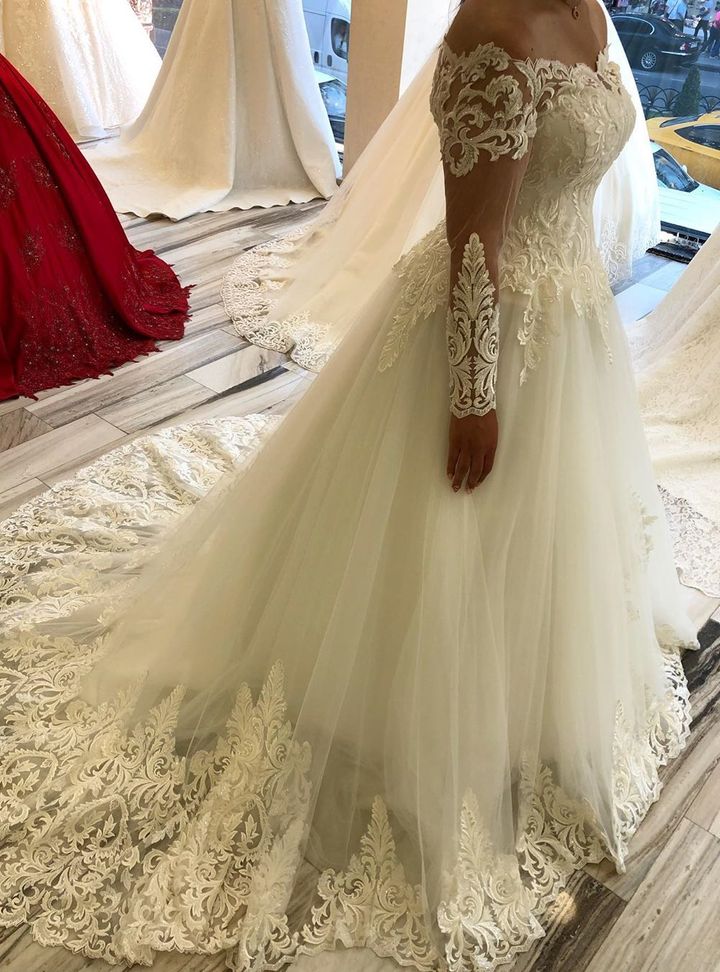 BDG 62 A Kesim Düşük Omuz Göğüs Dekolteli Gelinlik