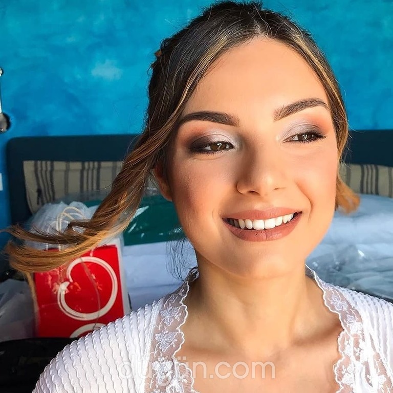 Makeup Artist Emre Şenel