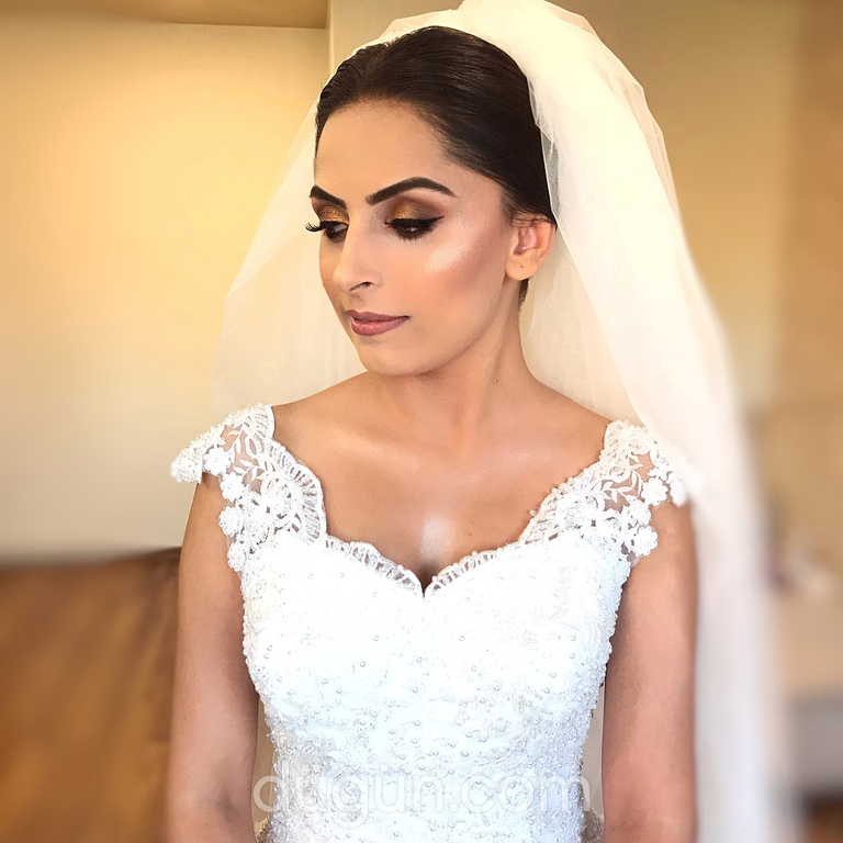 Hilal Sarı Makeup Studio