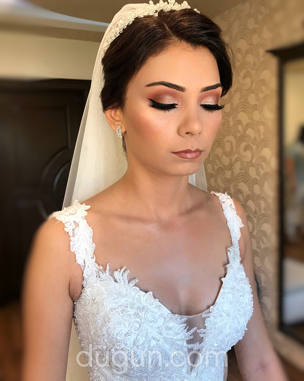 Hilal Sarı Makeup Studio