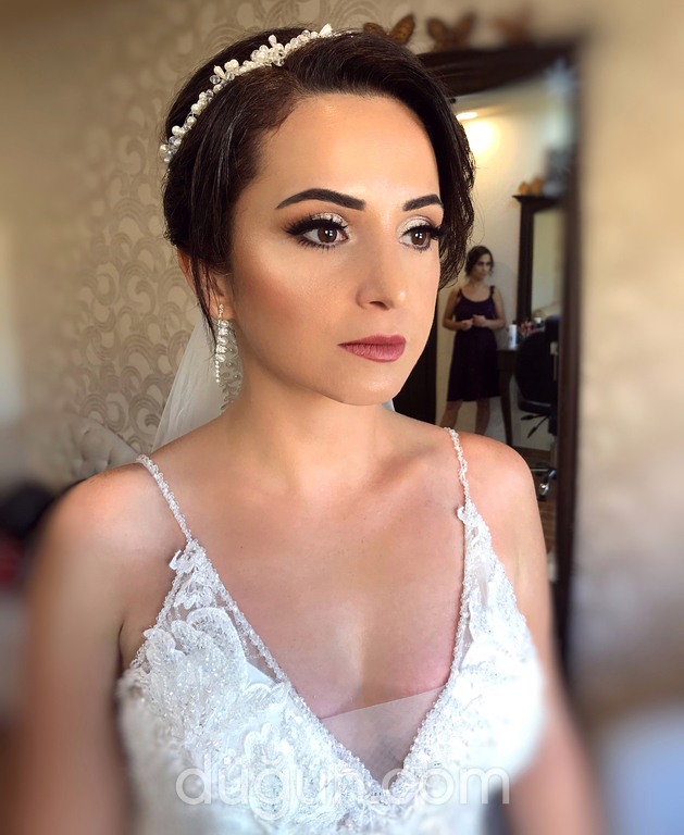Hilal Sarı Makeup Studio