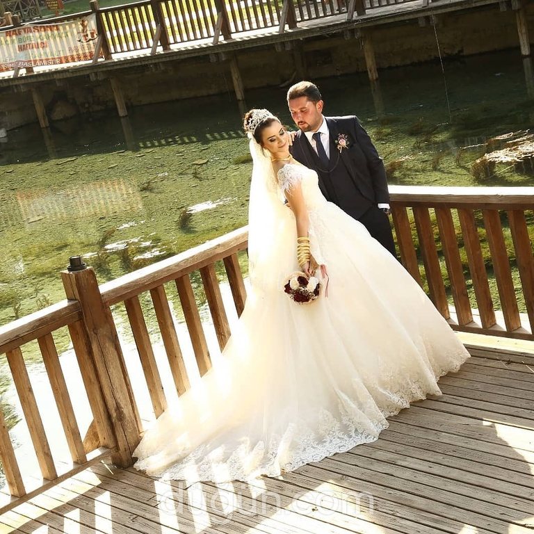 Arsem Gelinlik & Moda Evi