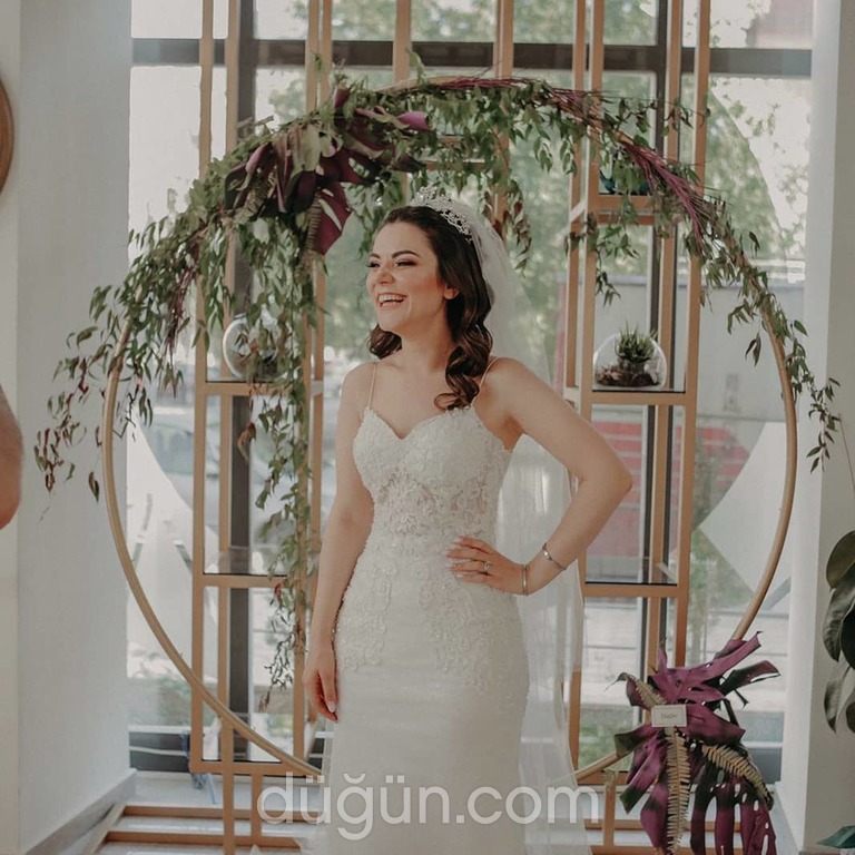 Sinem Zerenoğlu Moda Evi 28 Balık kesim Straplez Romantik gelinlik - 2