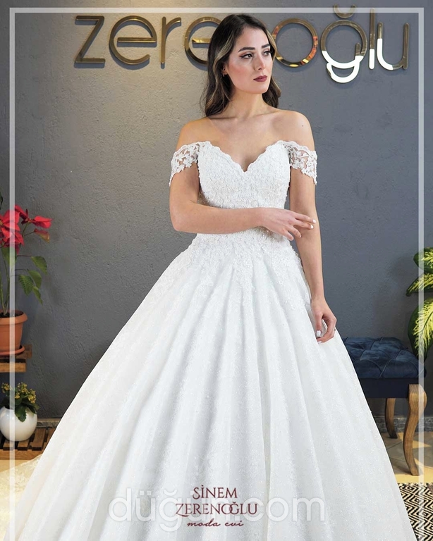 Sinem Zerenoğlu Moda Evi 9 Prenses kesim Düşük omuz  Romantik gelinlik