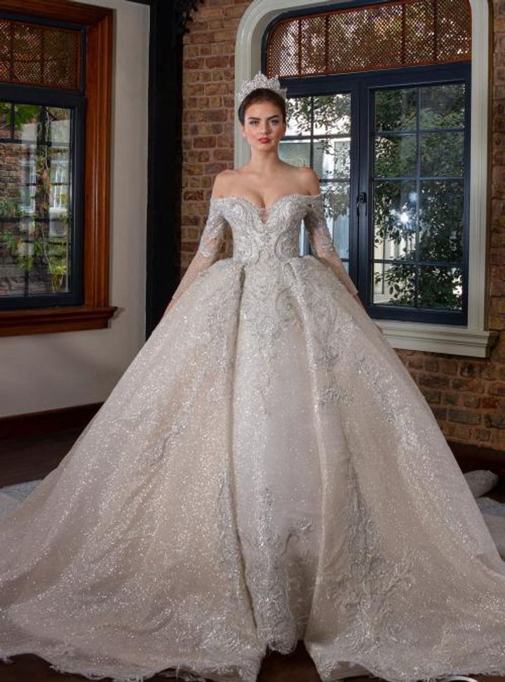 S9536  Prenses Kesim Sırt Dekolteli Düşük Omuz Gelinlik