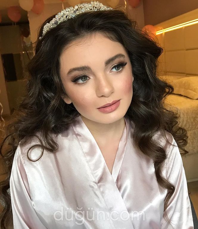 Anna Şimşek Makeup Artist