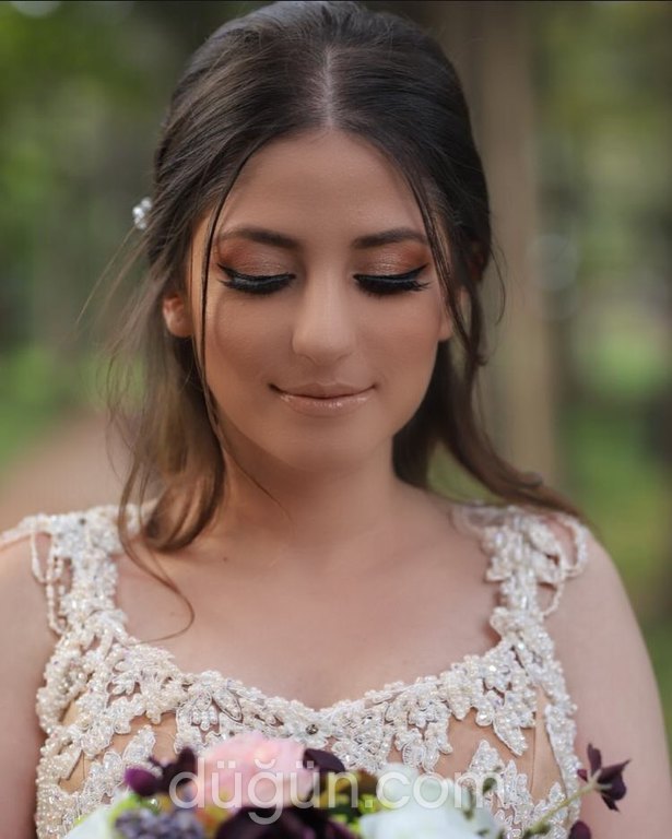 Büşra Saraç Make Up Studio